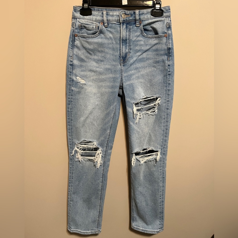American Eagle Outfitters Light Blue Distressed Mom Straight Jeans, size 4